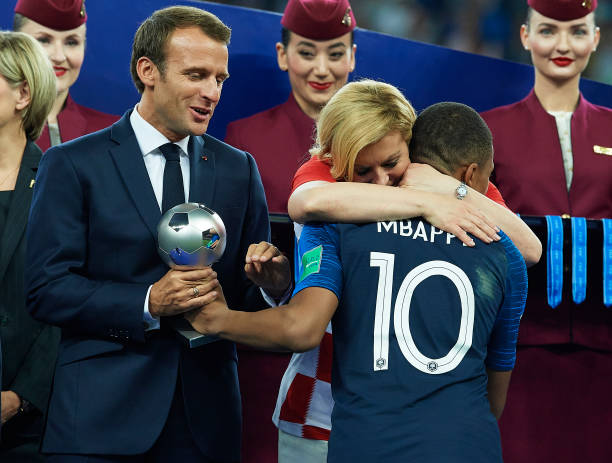 尽管他与足 尽管他与足